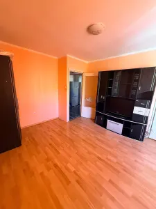Garsoniera Astra decomandata,etaj intermediar,71900 Euro - Brasov