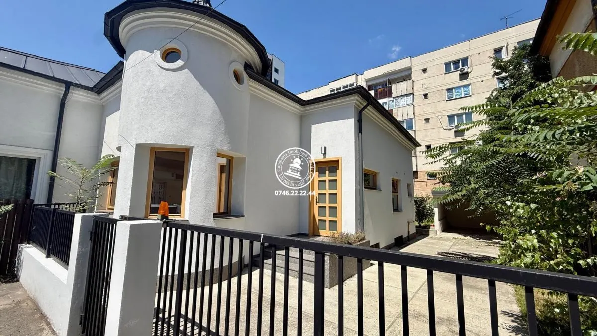Casa de vanzare in centru - foto 1