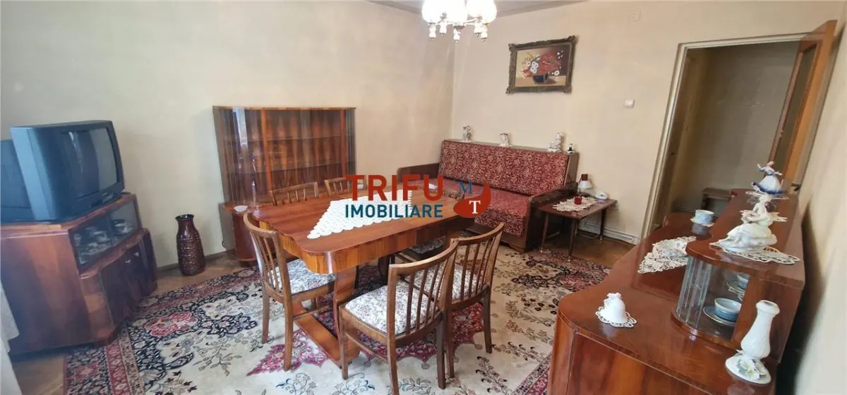 Apartament 3 camere de vanzare zona Centru - foto 2