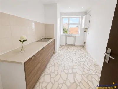Apartament reprezentativ, 5 camere, pentru birou sau locuinta, Central, Brasov - foto 2