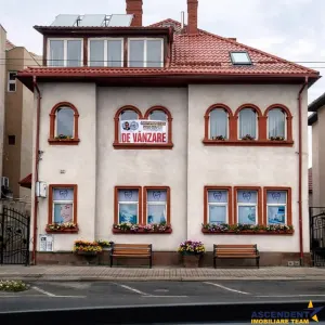 Volum arhitectural remarcabil:Sediu firma, Clinica,Investitie,Rezidenta,Centru Civic,Brasov - LIVE - prezentare - foto 2