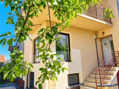 Casa cu 2 locuri de parcare in curte proprie, Stil vintage, Zona STAR  - Central Brasov - Brasov