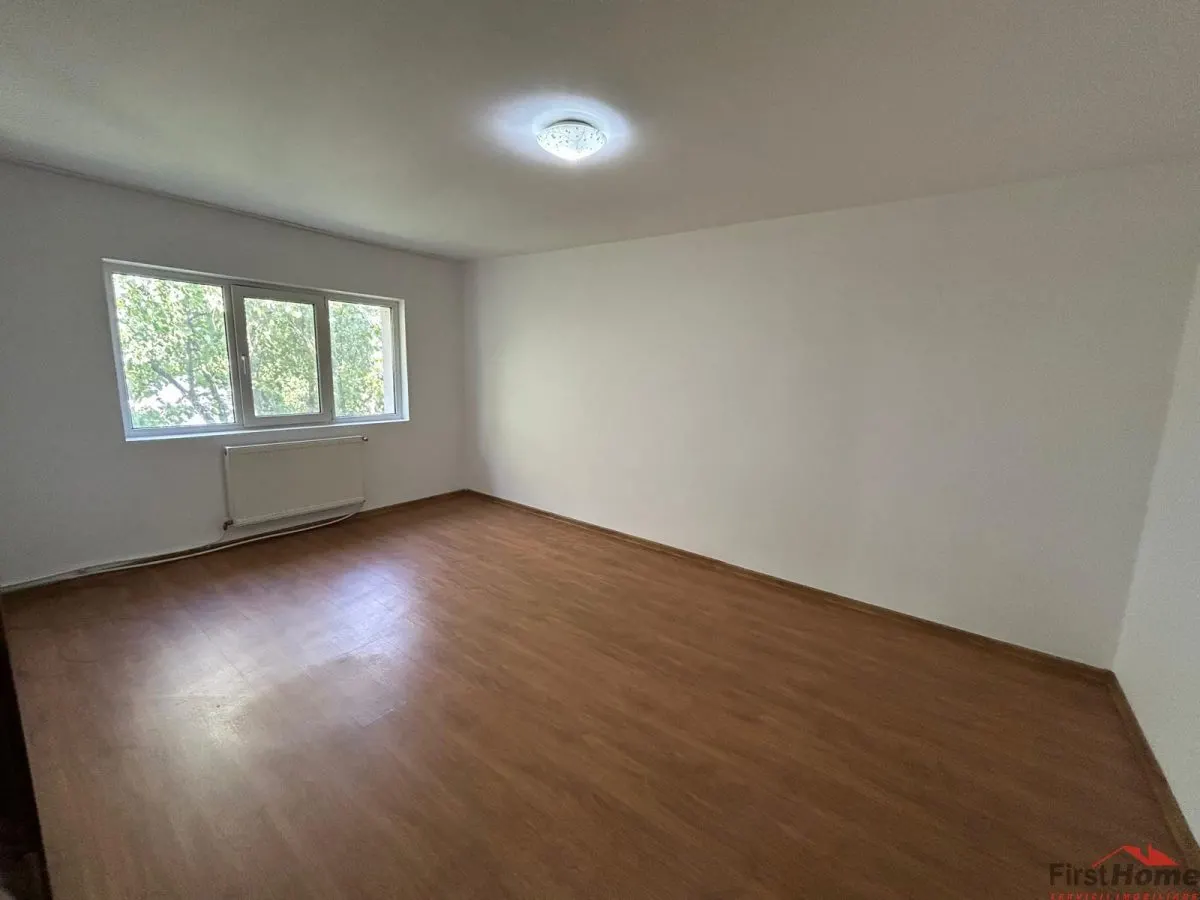 Apartament cu 3 camere de vanzare, zona Piata Moldovei - foto 1