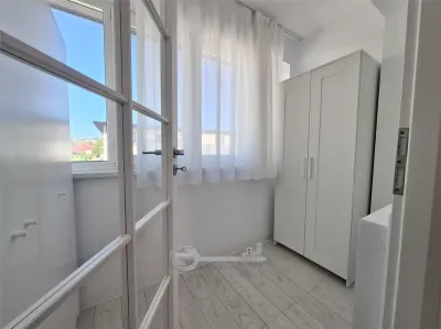 Apartament mobilat, bloc 2022, baie cu geam, balcon inchis, Cug - Iasi