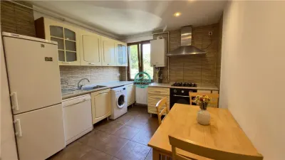 Inchiriez apartament cu 3 camere modern Utilat la 7 minute de centru - foto 2