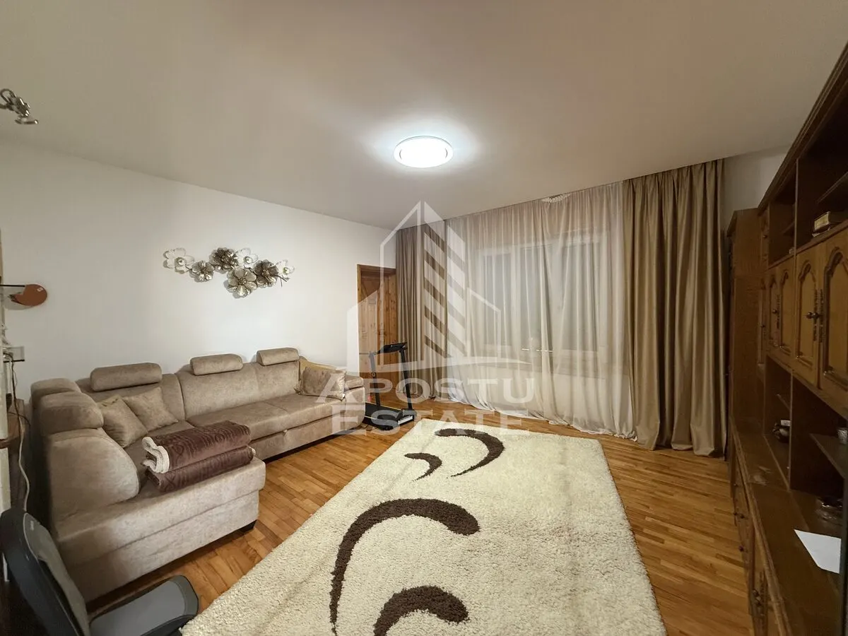 Casa individuala de vanzare cu proiect de extindere, zona Lunei - foto 1