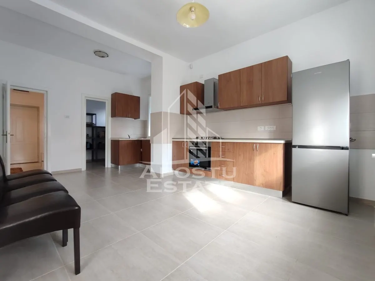 Apartament cu 5 camere 170 mp,  zona Ultracentrala - foto 2