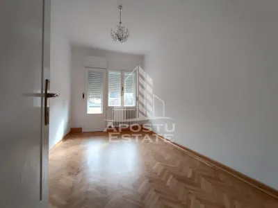 Apartament cu 5 camere 170 mp,  zona Ultracentrala - foto 10