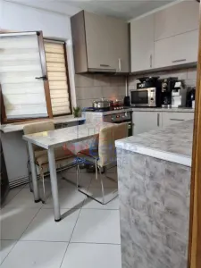 Apartament 4 camere, decomandat, 80 mp, 2 bai zona Nicolina - Iasi