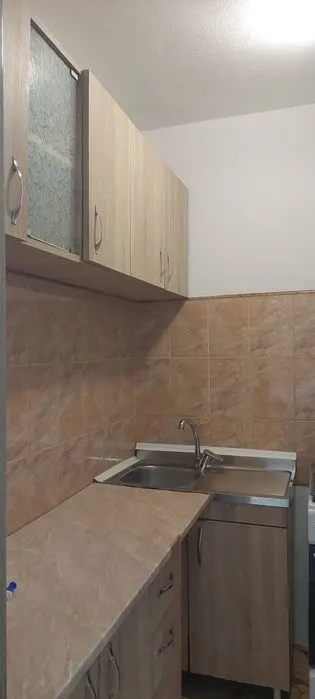 Garsoniera in bloc de apartamente  Podu Ros liceul Emil Racovita - foto 3