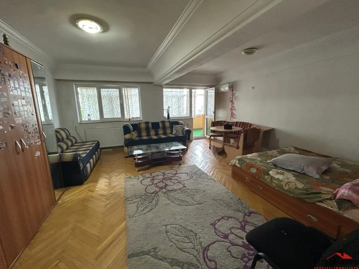 Apartament cu 4 camere de vanzare, zona Teatru - foto 2