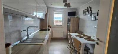 Apartament cu 2 camere, decomandat - zona Tractorul - foto 3