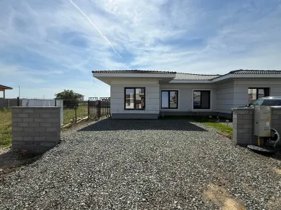 MOSNITA NOUA- DUPLEX PE PARTER - COMPARTIMENTARE EXCELENTA - Mosnita Noua