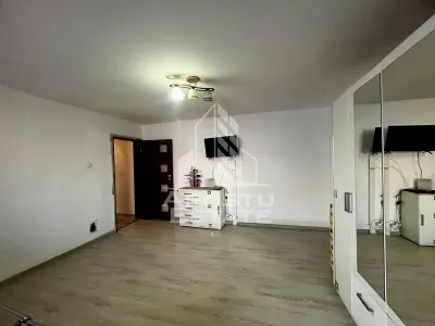 Apartament 3 camere,etaj 3,zona UMT - foto 3