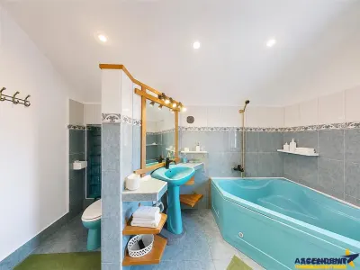 Vila individuala, arhitectura aparte, garaj, terasa,  balcon, Semicentral, Targu Mures. - foto 12