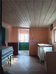 Vorovesti str Principala TEREN 1200mp cu CASA batraneasca 64mp toate utilitatile - foto 10