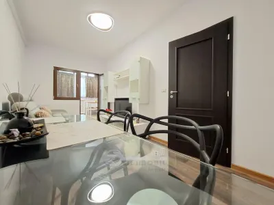 Apartament 3 camere decomandat, capat Cug Valea Adanca, bloc  2022, etaj 1, baie cu geam, parcare privata, liber - foto 6