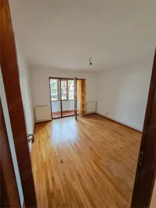 Apartament 3 camere de vanzare cu garaj - foto 6