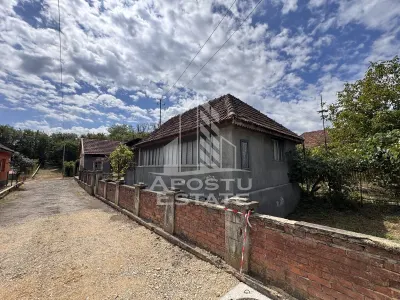Casa batraneasca cu 3 camere si teren de 841mp, in Racastie, Hunedoara - Racastia