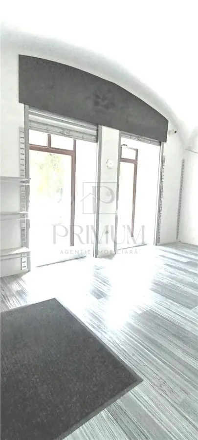 Spatiu comercial renovat cu vitrina - Ultracentral - foto 2
