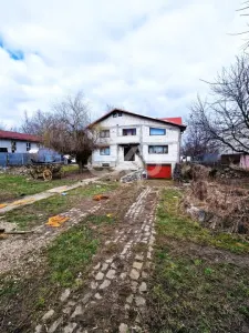 Casa de vanzare S+P+M , Teiș – la 5 minute de Târgoviște - Teis