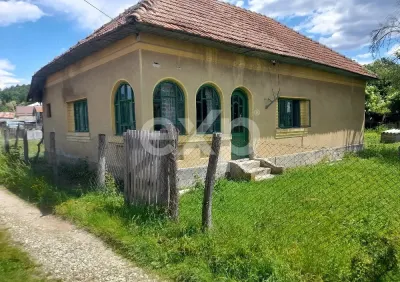 Casă cu 4 camere și teren generos de 940 mp – Stâlpeni - Cotoreni - Stalpeni