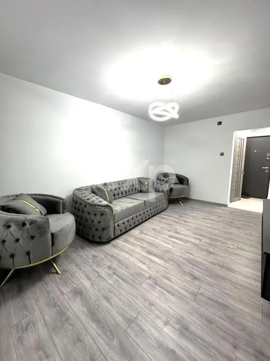 Apartament de vânzare – 3 camere , Micro 8 ,et 1 - foto 3