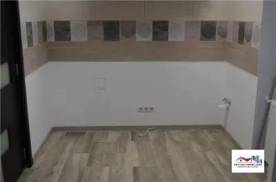 Apartament Bloc Nou 3 Camere 2 Bai si Parcare Privata de Vanzare Zona Tudor - foto 5