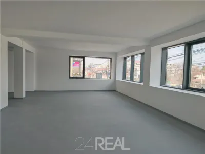 Spatiu comercial - stradal DN1 - showroom + depozitare - foto 3