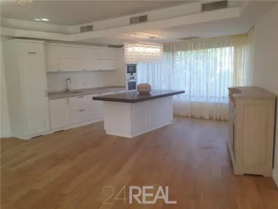 Inchiriere apartament pretabil rezidenta sau birou - Bucuresti