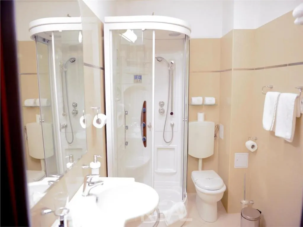 Hotel de vanzare in Predeal potrivit pentru investitie - foto 5