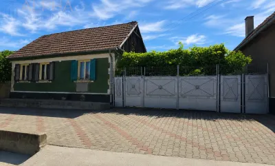 CASA RUSTICA CU TEREN 1800 MP, CART. SARATA, JUD BN - Sarata