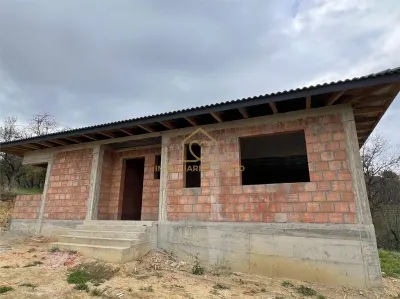 Casa la rosu cu 4 camere 2 bai Ocolis - foto 3