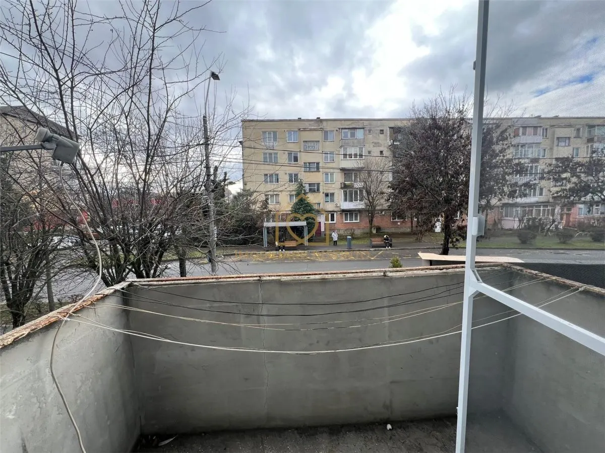 Apartament cu  4 camere si garaj zona centrala - foto 11
