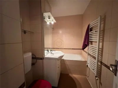 Apartament cu  4 camere si garaj zona centrala - foto 12