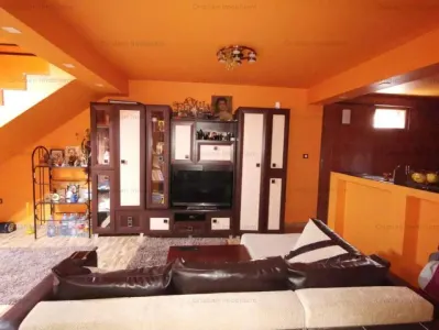 200mp utili Vila 5 cam zona Piata Saraca, 300mp teren cu 15m deschidere - Braila