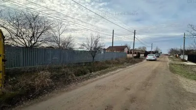 2000 mp intravilan Lacu Sarat, lat 28m apa gaze curent 35 eurp/mp - Lacu Sarat
