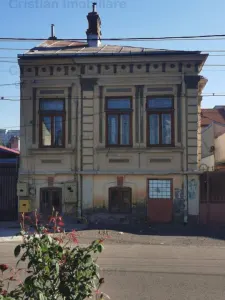 Casa Demisol si Etaj construiti=150 mp, Ultracentral -indiviziune - foto 2