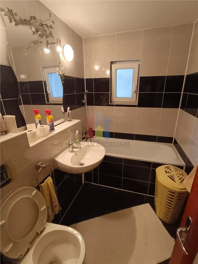 VEZI VIDEO! 3 camere, etaj 2, Decmandat, cu imbunatatiri, Calarasi IV - foto 3