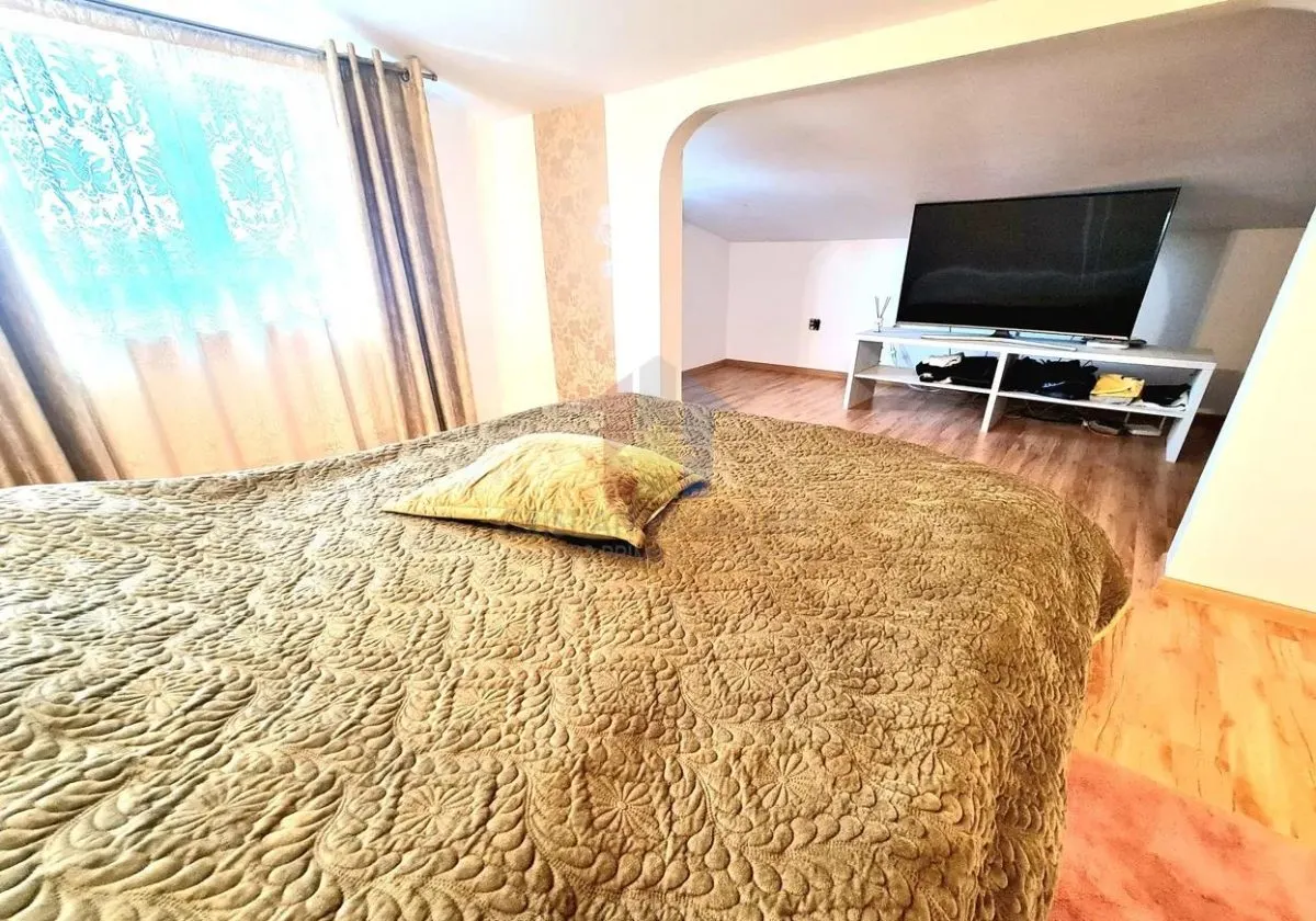 Vila SUPERBA P+M Chercea Pod Apollo, 4 camere, 300 mp,  curte betonata și generoasa, zona liniștită - foto 4