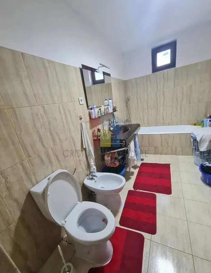 Vila SUPERBA P+M Chercea Pod Apollo, 4 camere, 300 mp,  curte betonata și generoasa, zona liniștită - foto 9