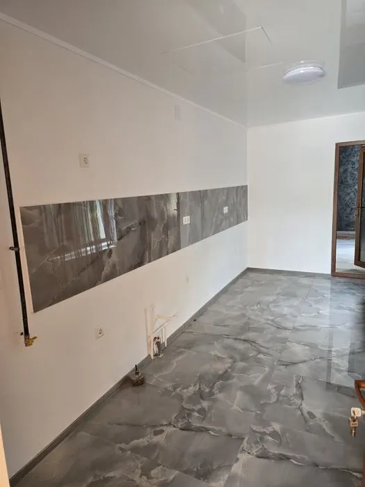 Casă complet renovată, Islaz, 2 camere cu suprafața totală de 137 mp, din care 67 mp construiți, - foto 2