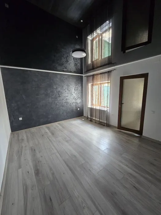 Casă complet renovată, Islaz, 2 camere cu suprafața totală de 137 mp, din care 67 mp construiți, - foto 4