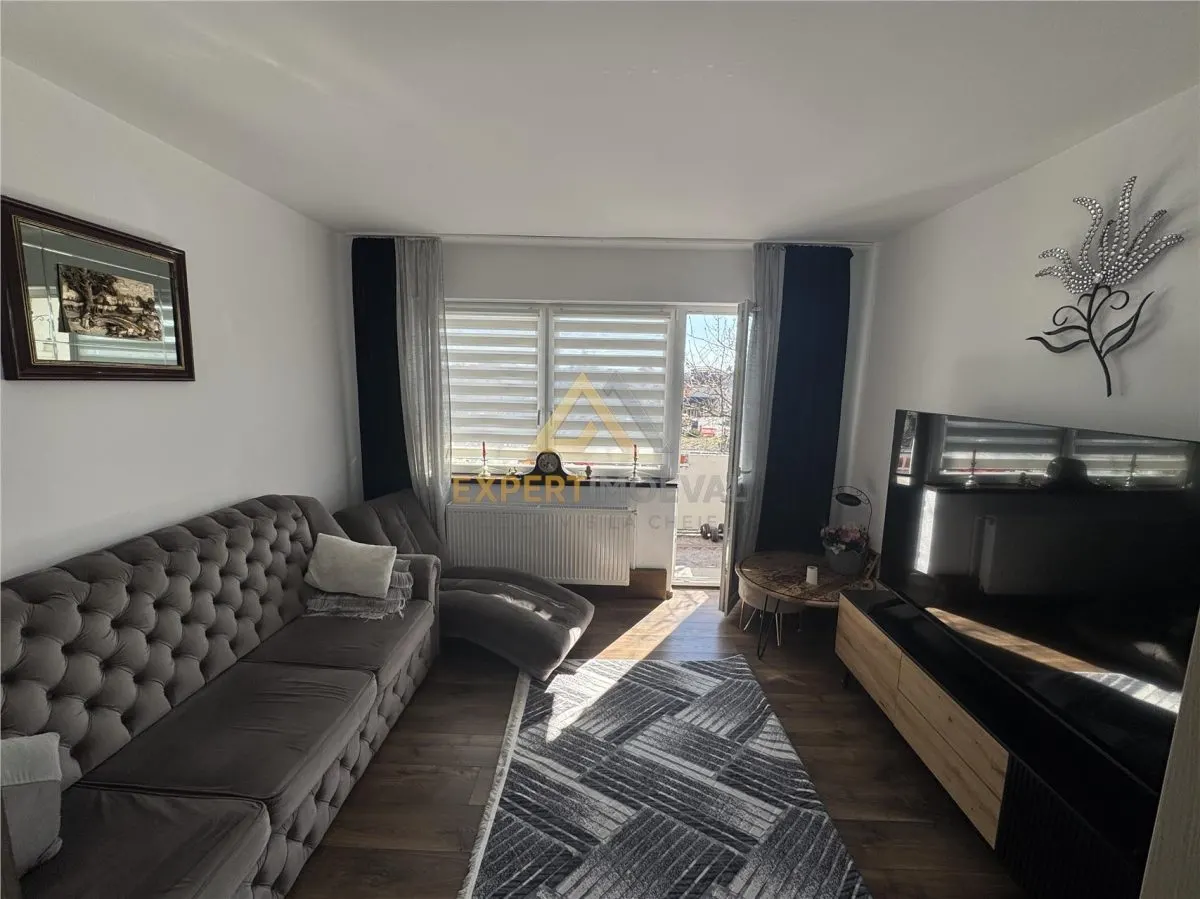 Apartament 3 camere de vanzare- Str. Minerilor - foto 1
