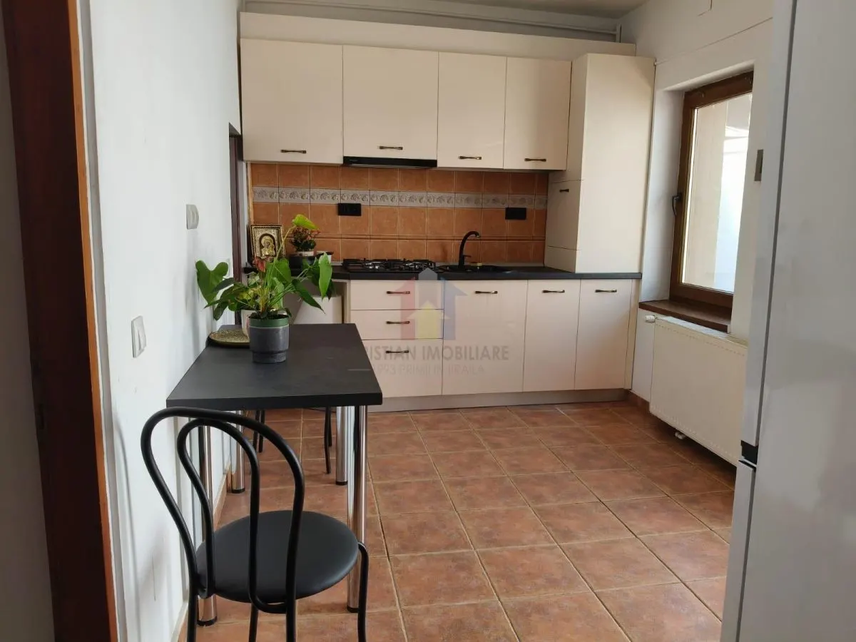 zona Gradinii Publice Casa pretabila pentru 2 familii 150mp utili cu 300mp teren - foto 12