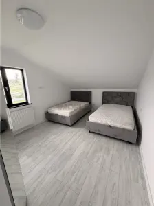 Apartament de vanzare - La Stejari - mobilat partial - foto 3