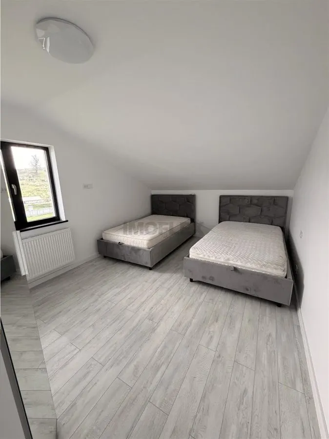Apartament de vanzare - La Stejari - mobilat partial - foto 3