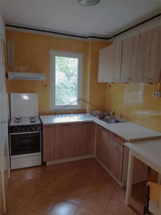 Apartartame 2 camere de inchiriat zona medicina - foto 1