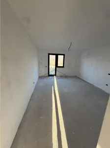 Vilă în Pătrăuți + 8400mp teren - foto 11