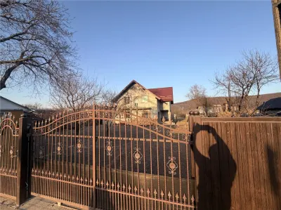 Vilă în Pătrăuți + 8400mp teren - foto 16